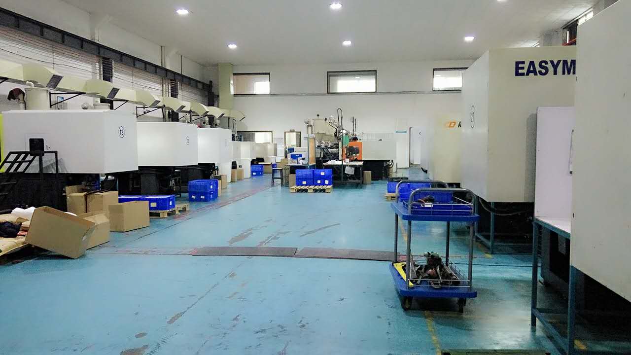 旭錦塑膠模具有限公司，注塑部